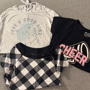 5/$15- Shirt bundle size 7